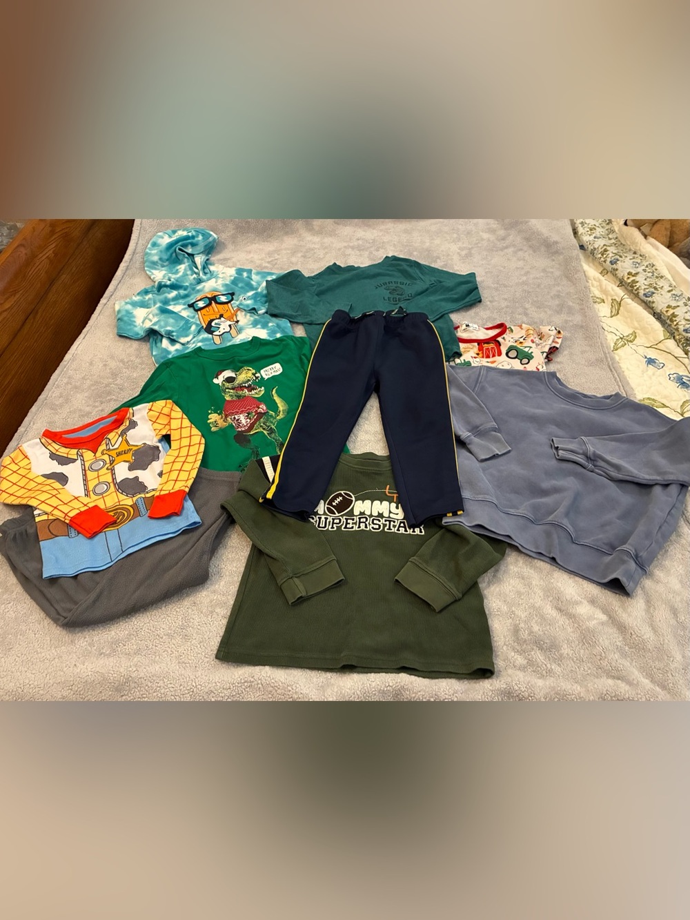 Bundle of 9 Piece Boys Kids Size 5 Clothing… Sweatshirts, Shirts, Pajamas, pants